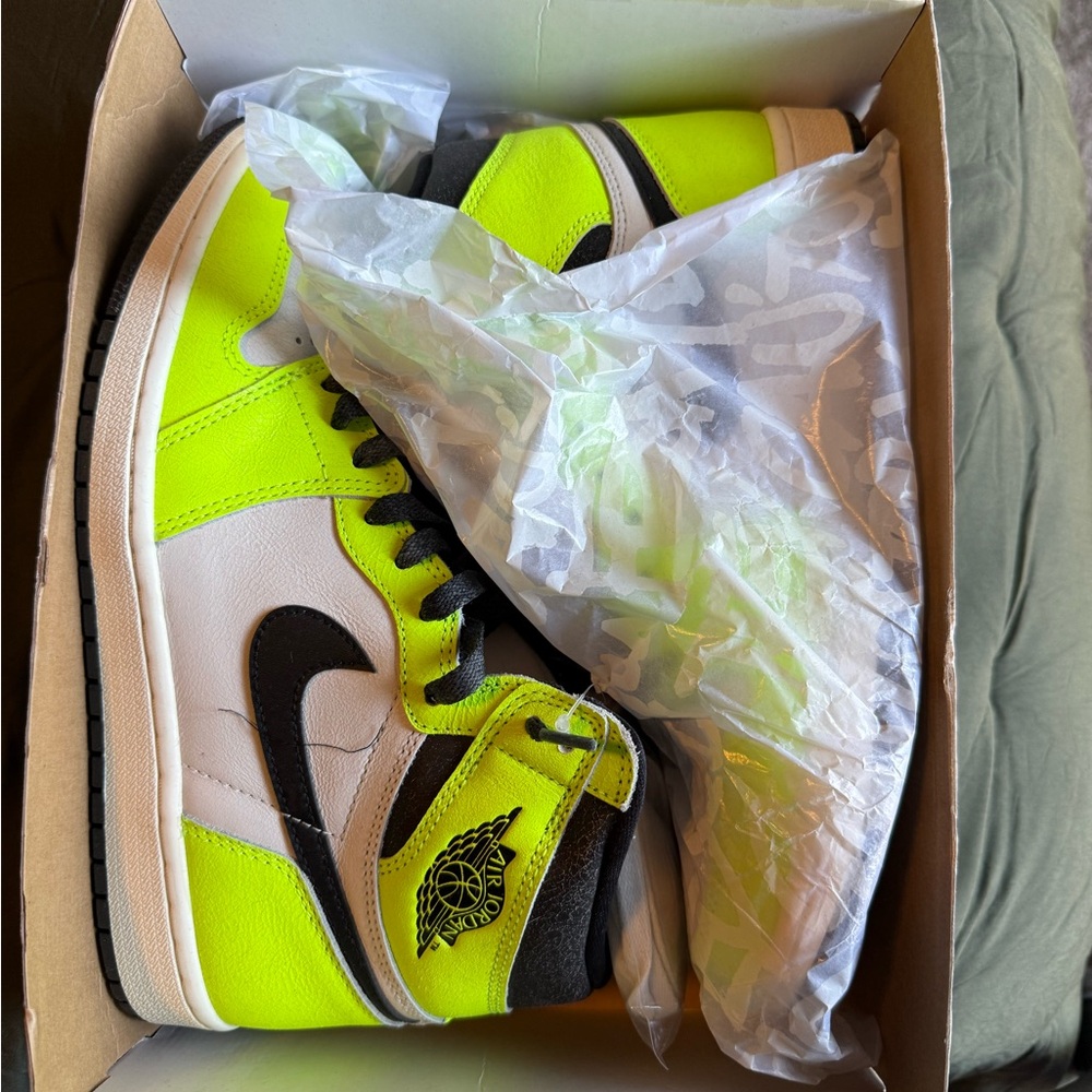 NWT AIR JORDAN 1 RETRO HIGH OG Neon Yellow and Black High-Top Sneakers